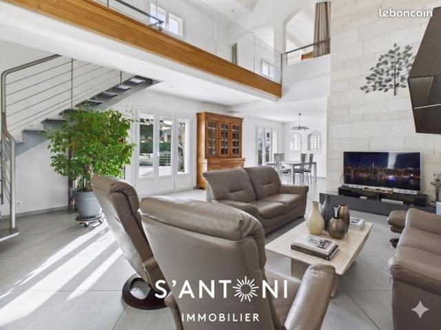Maison 6 pièces 202 m²
