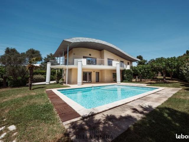 Maison 6 pièces 203 m²