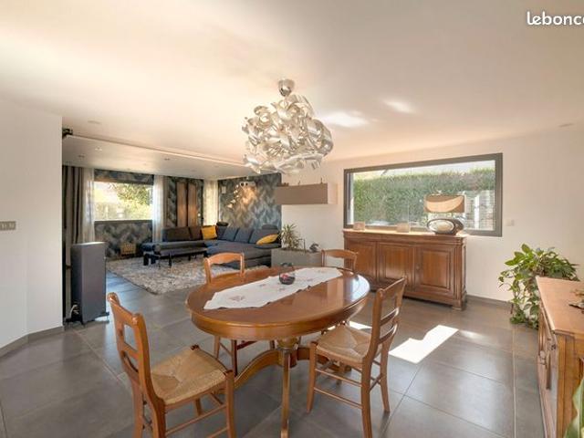 Maison 6 pièces 203 m²
