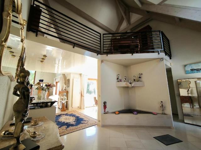 Maison 6 pièces 203 m²