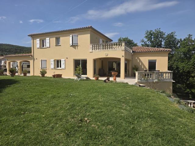 Maison 6 pièces 203 m²