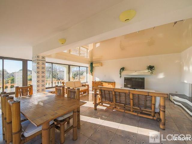 Maison 6 pièces 214 m²