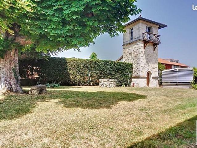 Maison 6 pièces 214 m²
