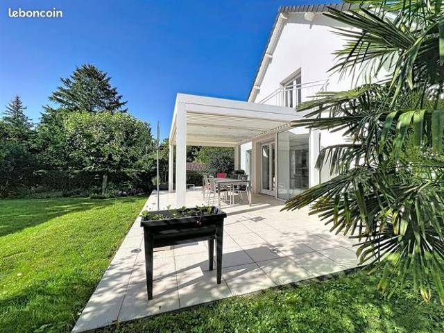 Maison 6 pièces 214 m²