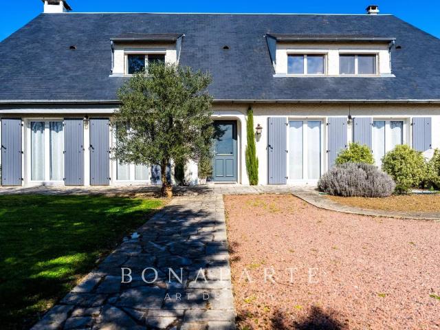 Maison 6 pièces 214 m²