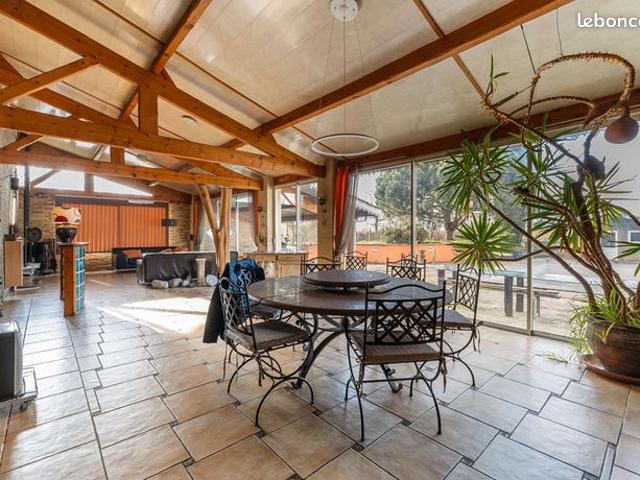 Maison 6 pièces 214 m²