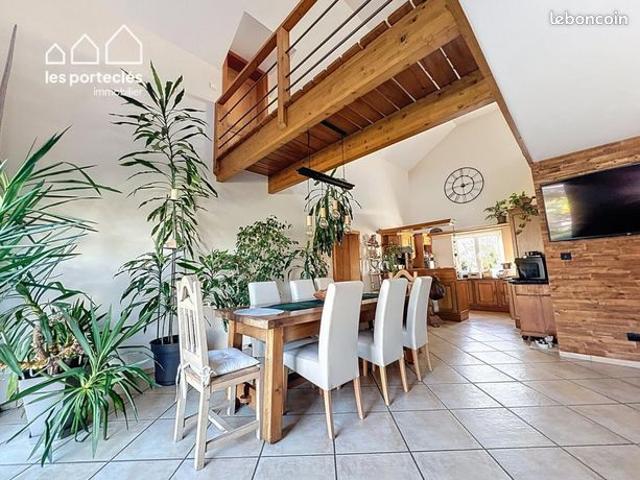 Maison 6 pièces 214 m²