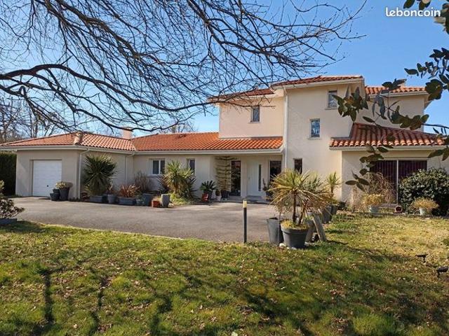 Maison 6 pièces 214 m²