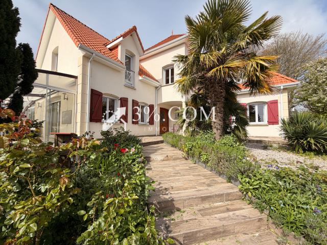 Maison 6 pièces 215 m²
