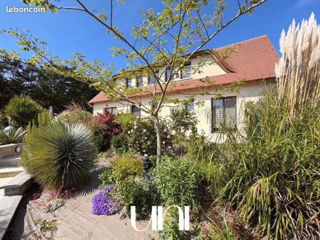 Maison 6 pièces 215 m²