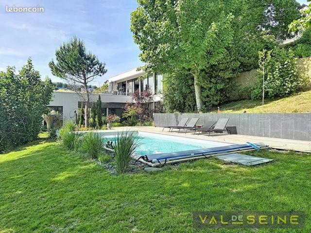 Maison 6 pièces 215 m²