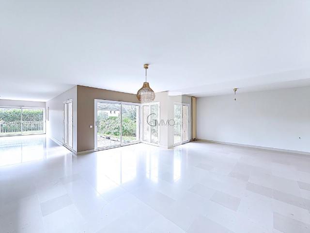 Maison 6 pièces 215 m²