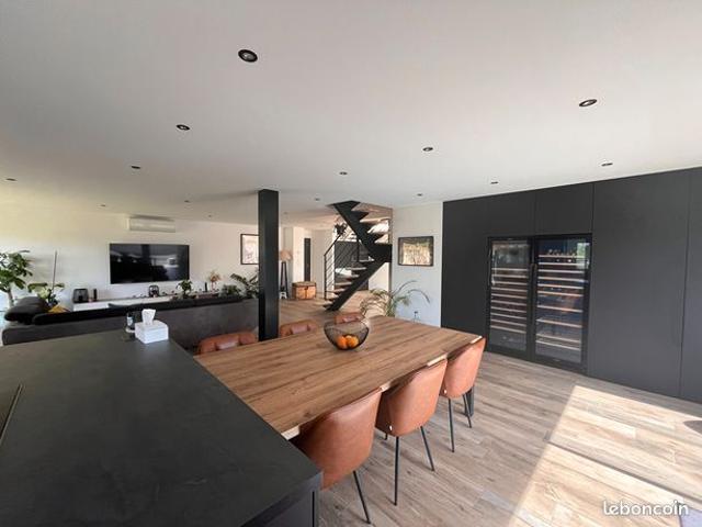 Maison 6 pièces 215 m²