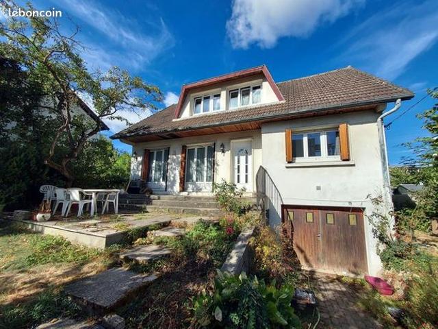Maison 6 pièces 215 m²