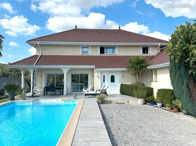 Maison 6 pièces 215 m²