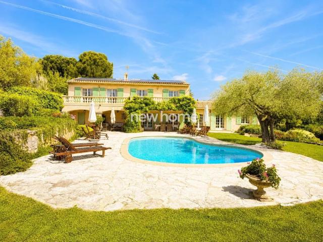 Maison 6 pièces 215 m²