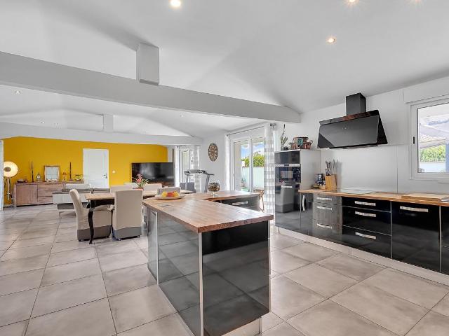 Maison 6 pièces 215 m²