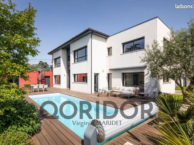 Maison 6 pièces 205 m²