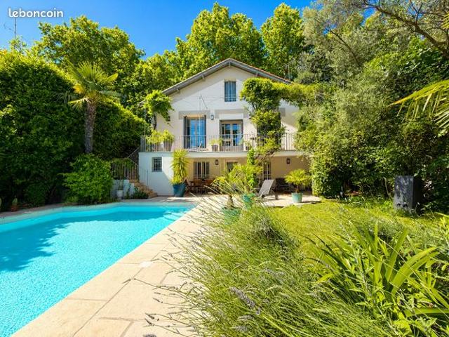 Maison 6 pièces 215 m²