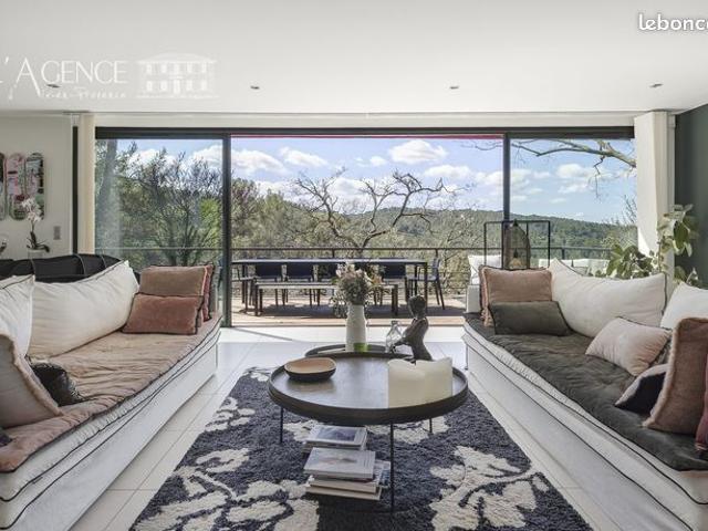 Maison 6 pièces 215 m²