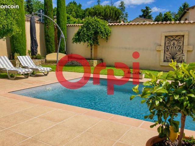 Maison 6 pièces 215 m²