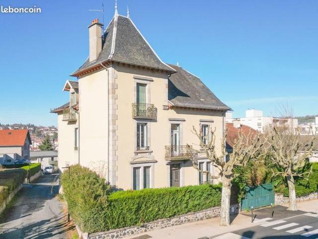 Maison 6 pièces 215 m²