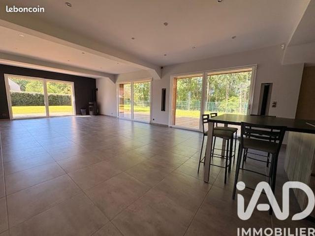 Maison 6 pièces 215 m²