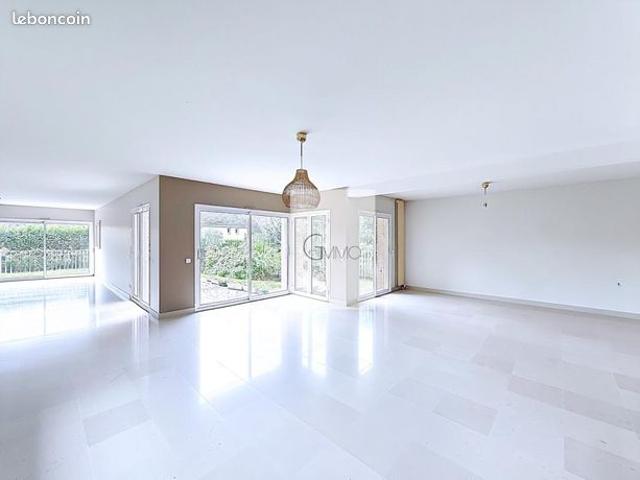 Maison 6 pièces 215 m²