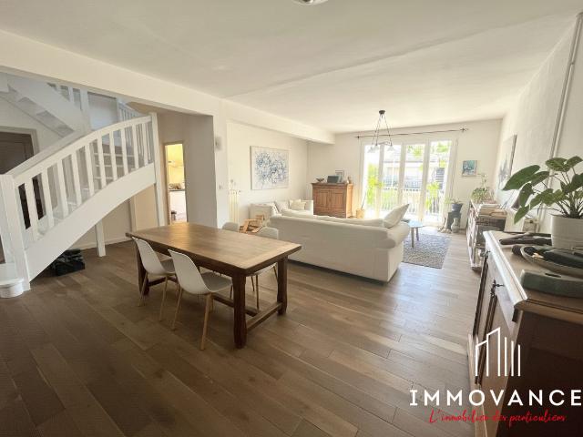 Maison 6 pièces 215 m²