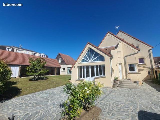 Maison 6 pièces 215 m²