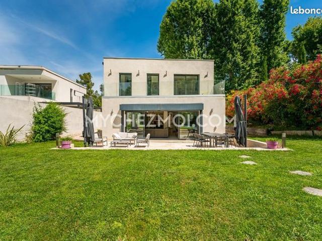 Maison 6 pièces 216 m²