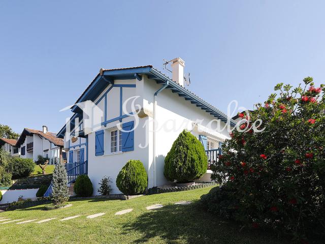 Maison 6 pièces 216 m²
