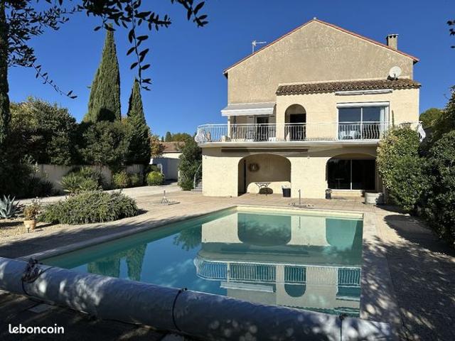 Maison 6 pièces 216 m²