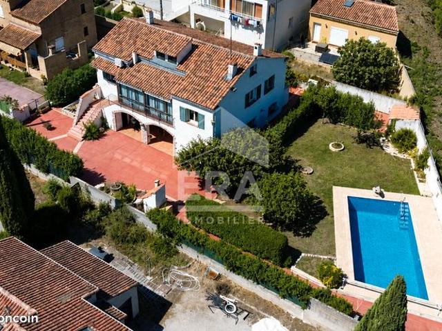 Maison 6 pièces 216 m²
