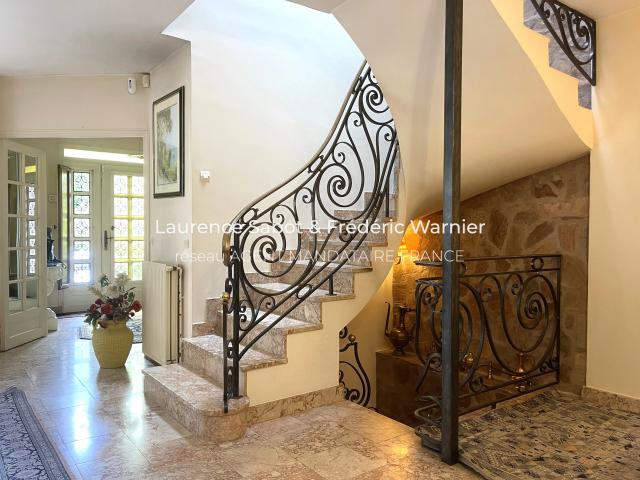 Maison 6 pièces 216 m²