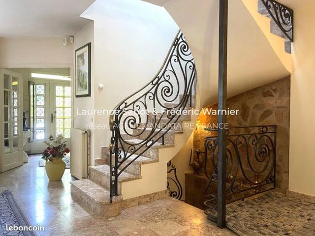 Maison 6 pièces 216 m²