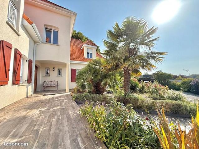 Maison 6 pièces 216 m²