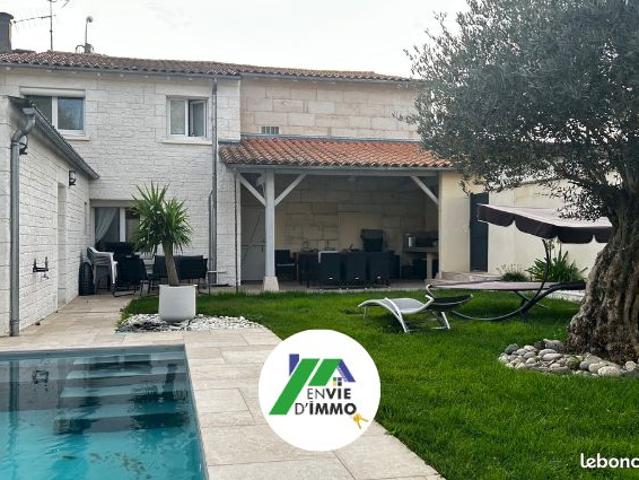 Maison 6 pièces 217 m²
