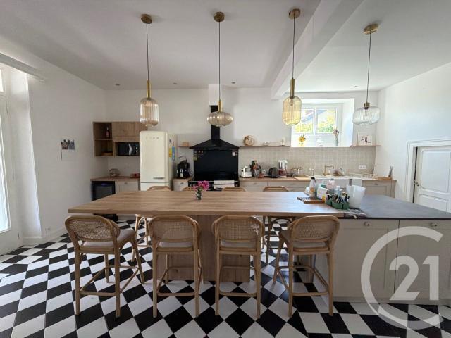 Maison 6 pièces 217 m²