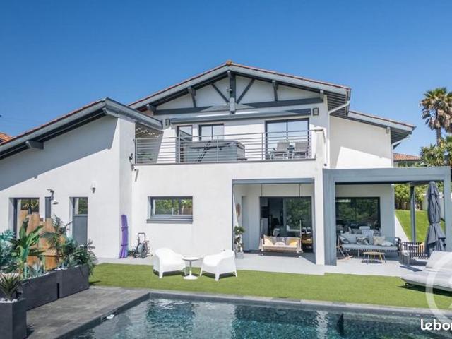 Maison 6 pièces 217 m²