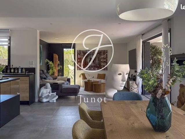 Maison 6 pièces 217 m²