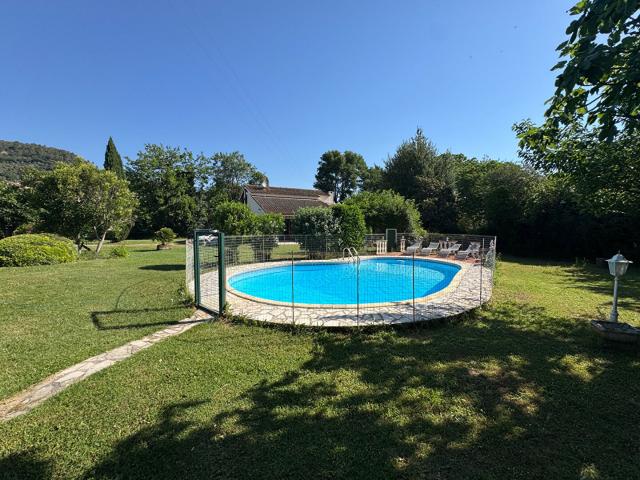 Maison 6 pièces 217 m²