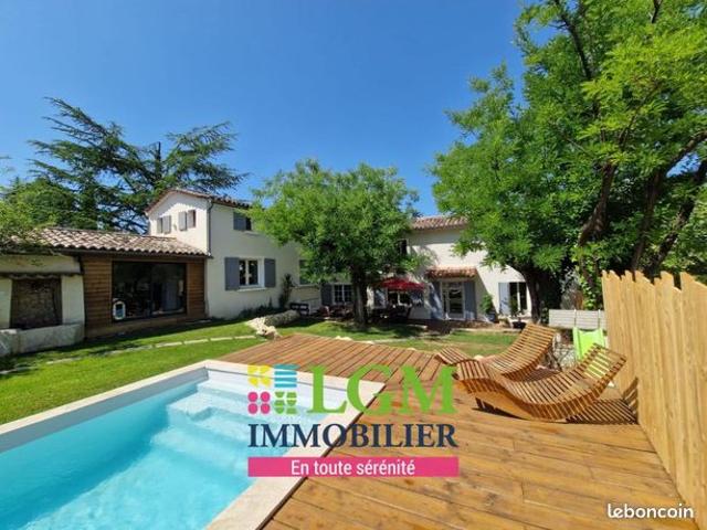 Maison 6 pièces 217 m²