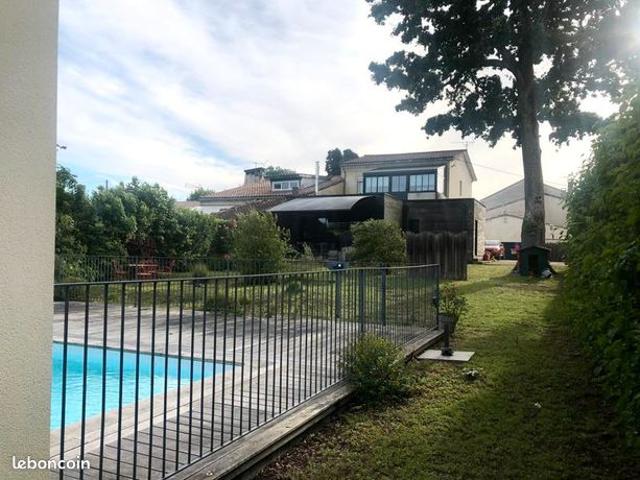 Maison 6 pièces 217 m²