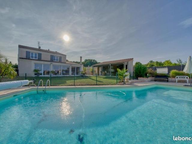 Maison 6 pièces 217 m²