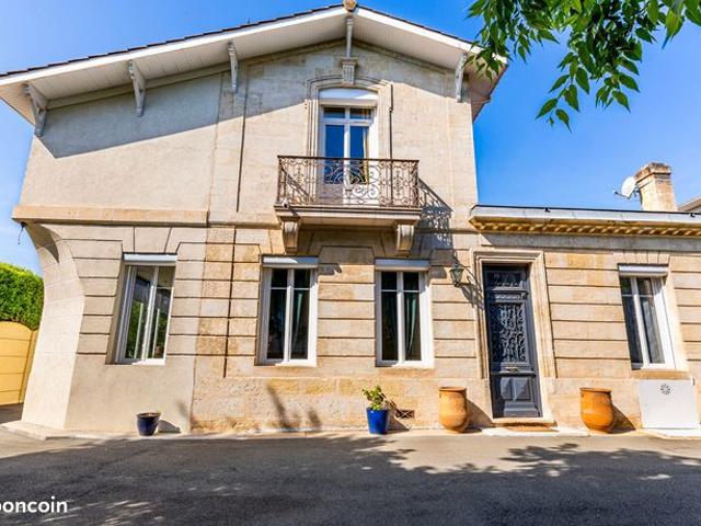 Maison 6 pièces 217 m²