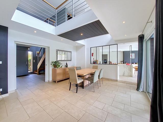 Maison 6 pièces 217 m²