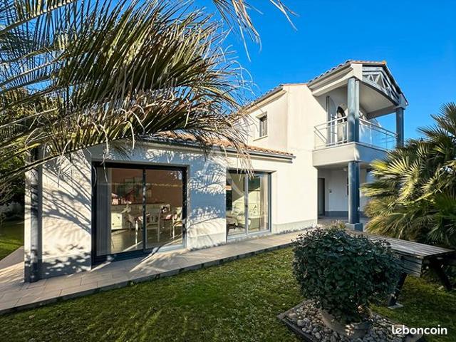 Maison 6 pièces 217 m²