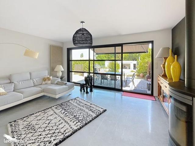 Maison 6 pièces 217 m²