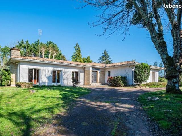 Maison 6 pièces 217 m²
